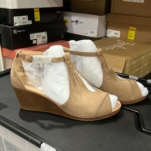 Journee Collection Women's Kedzie Wedge Heel Sandal SIZE 7.5 FAUX LEATHER TAUPE